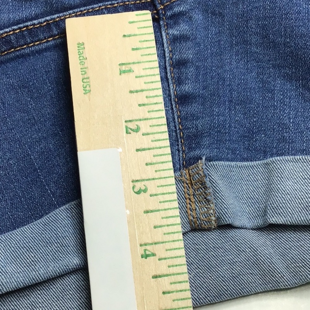 🌼3/$13🌼BUNDLE DEAL! a.n.a High Rise Blue Denim Short - Picture 8 of 11
